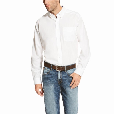 White Ariat Wrinkle Free Solid Men's Shirts | MEQK85931